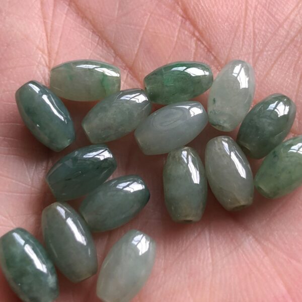 oily emerald rice bead high quality beautiful green jade bead