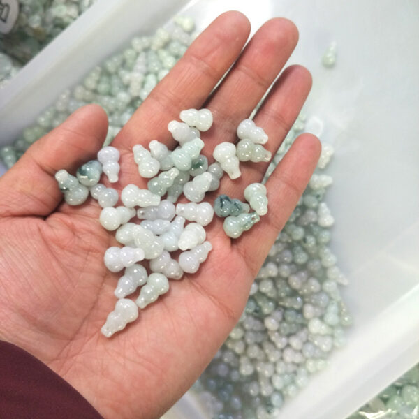 nice emerald gourd bead high quality multi size smooth jade bead