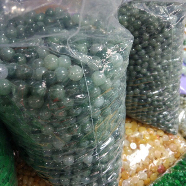 oily green emerald bead high quality round jade bead