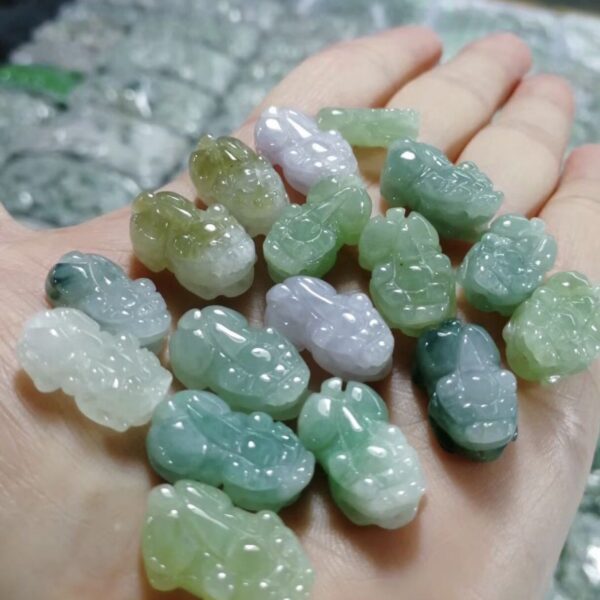 1 pcs / 2 pcs 25 mm high quality natural Burmese jadeite Pixiu shape pendant bead