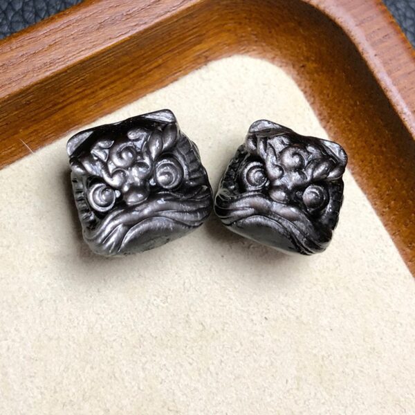 nice lion head shape silver obsidian bead