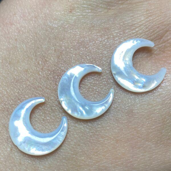 nice moon shape shell bead