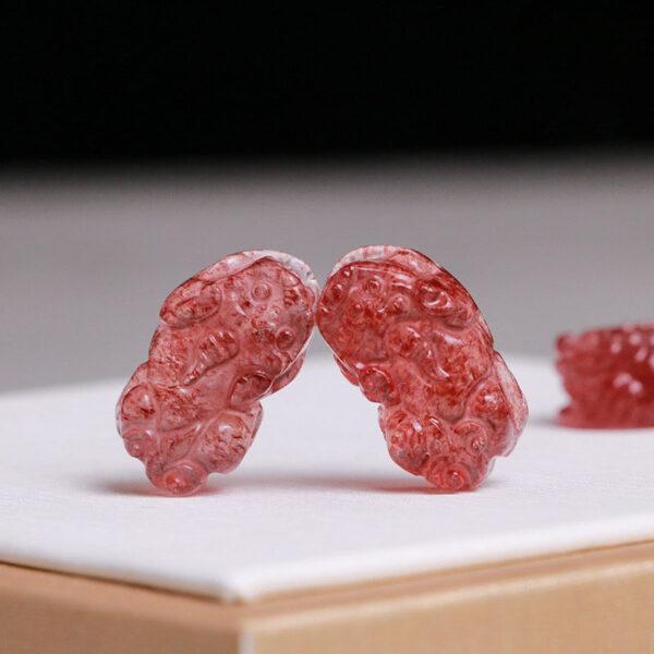 5 pcs / 10 pcs pixiu shape natural strawberry quartz bead